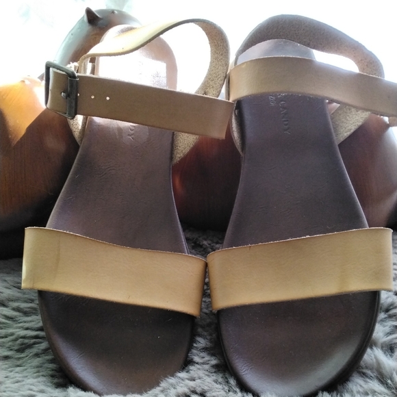 ‎Sandals - Picture 1 of 5